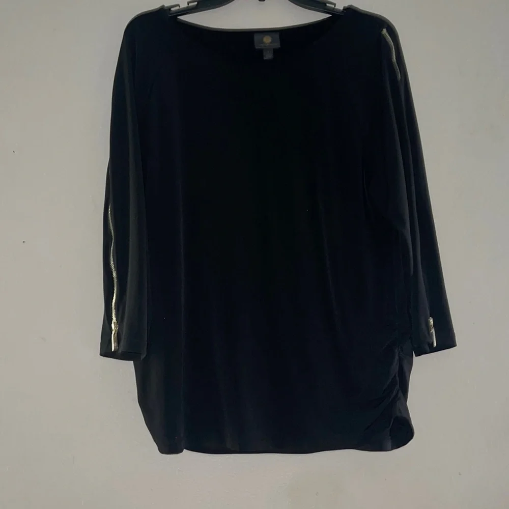 JM Collection Zipper Top! - Picture 2 of 7